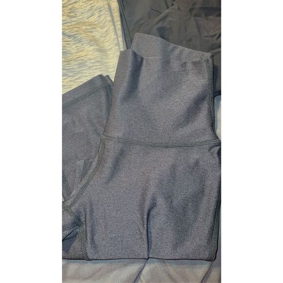 Women’s capri Leggings Bundle of 3  (Size X-Small) - Picture 3 of 5